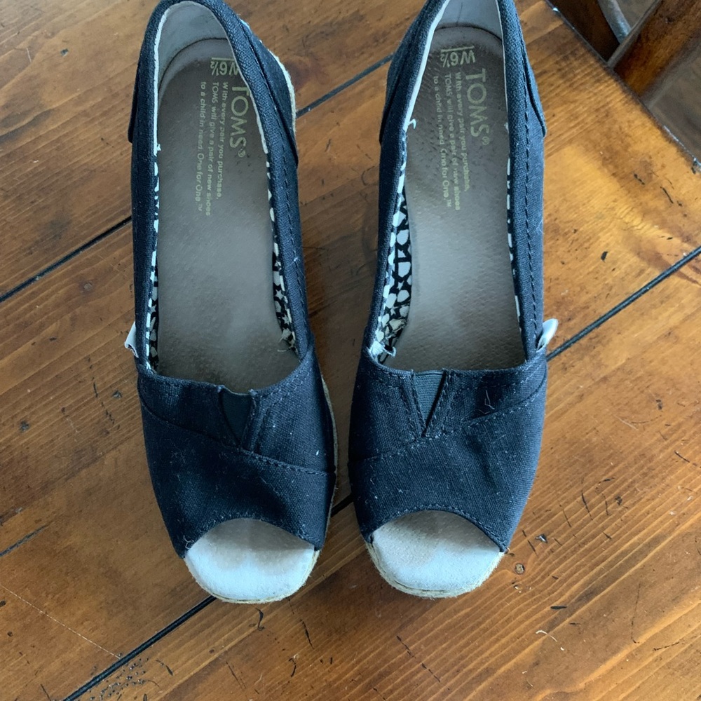Toms wedges